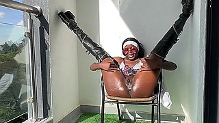 Ebony Thick Gets Gets a Squirting Orgasm