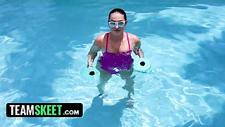 Violet Ray Works Out Her Stamina When Her Hot Trainer Fucks Her Big Ass
