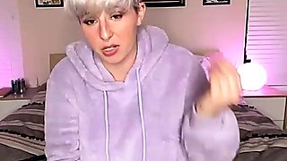 Big boob brunette masturbates on webcam