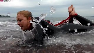 Lucy Lauren In A Wetsuit - Rope Bondage Escape Challenge On The Beach