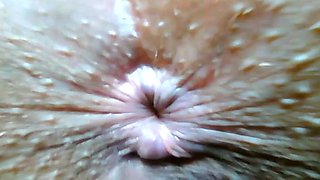 Camgirl Shows Off Her Amazing Ass on Webcam