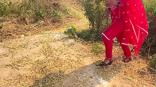 Mature Indian Wife Blowjob Kissing Scenes and Boobs Press Outdoor