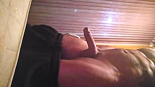 Mature guy wanking to he pops